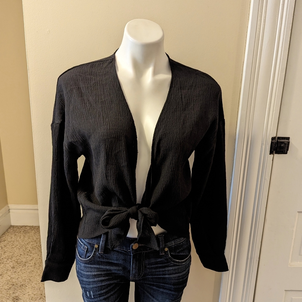 Clozoz black long sleeve tie top size S